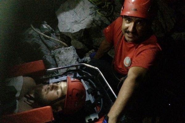 Marmaris'te ingiliz turist için nefes kesen kurtarma operasyonu