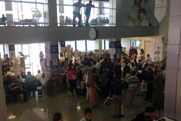 Ercan Havalimanında 5 saatlik rötar yolcuları sinirlendirdi