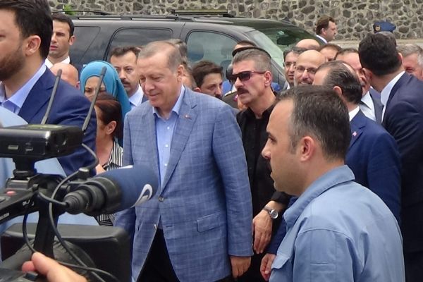 Cumhurbaşkanı Erdoğan Sarp Sınır Kapısında inceleme yaptı