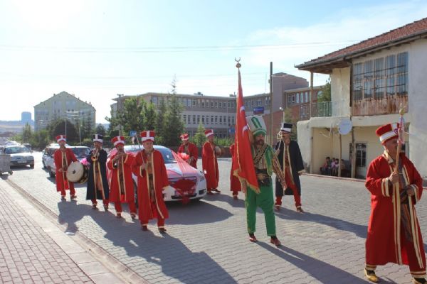 Kırşehir'de gelin almaya mehter takımıyla gitti