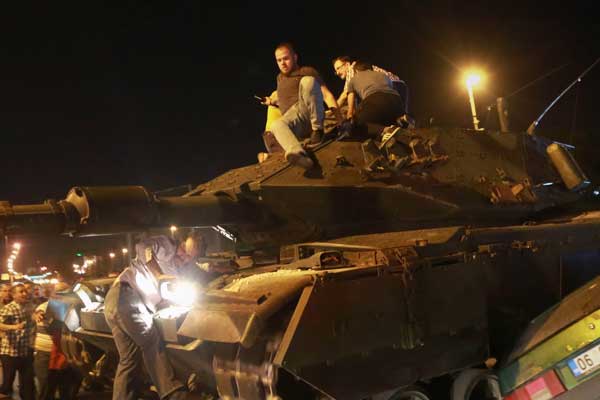 Darbeci Semih Terzi 4 ayrı uygulama üzerinden emirler yağdırmış!