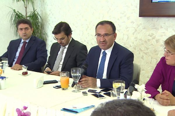 Bozdağ: 'Türkiye'den mi yanasınız, Almanya'dan yana mı ?'