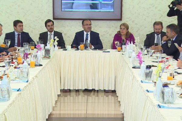 Bekir Bozdağ: 'Müftülükler resmi nikah kıyacak'