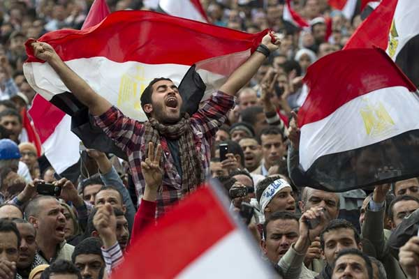 “Devrimler dahili sömürgecileri harici sömürgecilerle mi değiştirdi?”