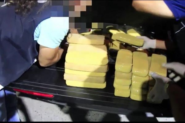 İzmir'de narkotik köpeği lüks cipte 42 kilogram eroin buldu