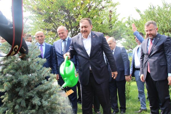 Bakan Veysel  Eroğlu: Devlet babanın yaptığını insana babası yapmaz