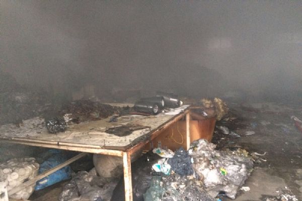 Geri dönüşüm fabrikasında yangın çıktı