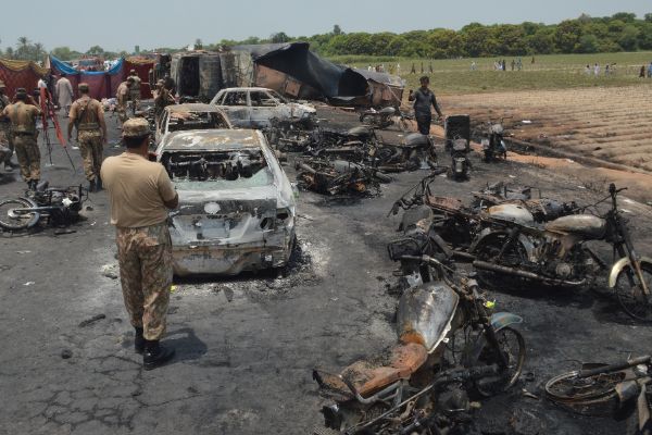 Pakistan'da bombalı saldırı: 22 kişi yaralandı