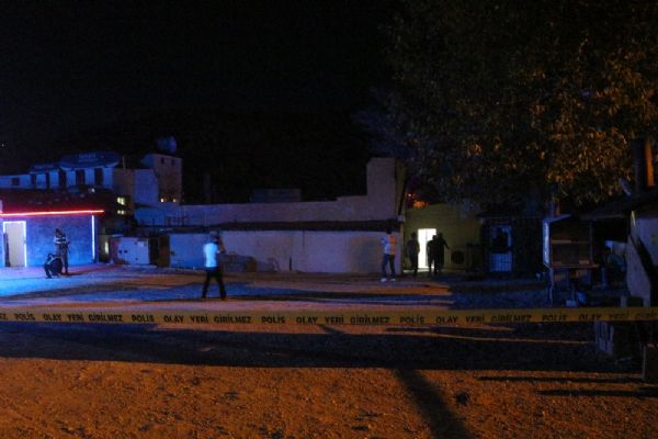 Mersin'de eğlence mekanında silahlı saldırı: 1 ölü, 2 yaralı