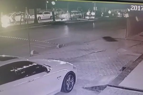 Adana'da uygulama yapan polise çarpıp kaçtı