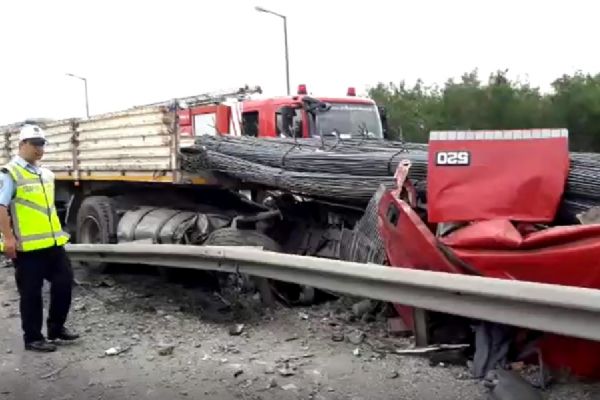TEM'de kaza: Otoyol trafiğe kapandı