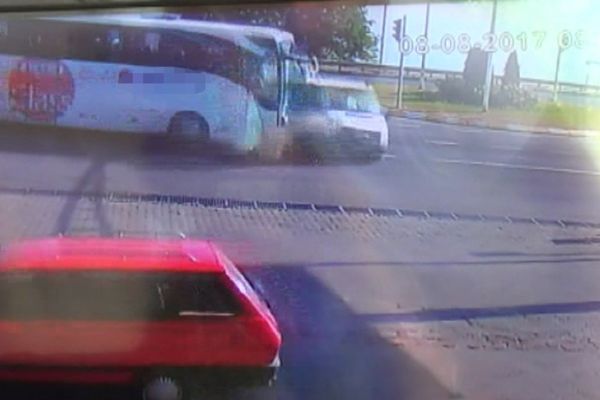 Ordu'da önce kamyonete sonra çay ocağına çarptı: 2'si ağır 8 yaralı