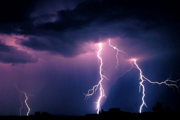 Fransa'da gençlik kampına yıldırım düştü: 8 yaralı