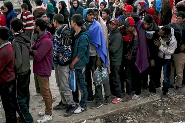 Yunanistan Göç Bakanı: Birkaç yüz sığınmacı geri gelecek