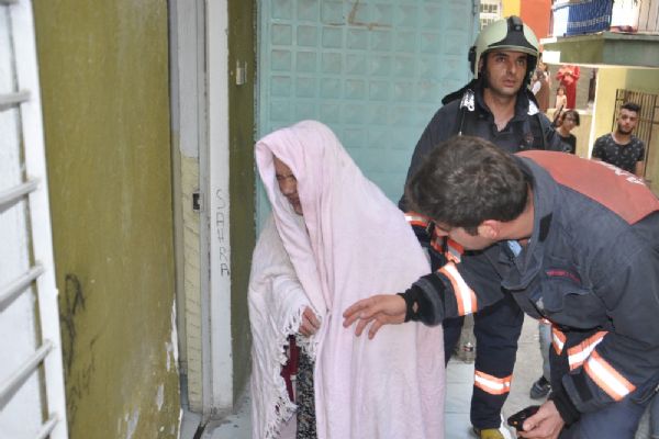 Vahşet ! Karısını çocuklarının gözü önünde yaktı