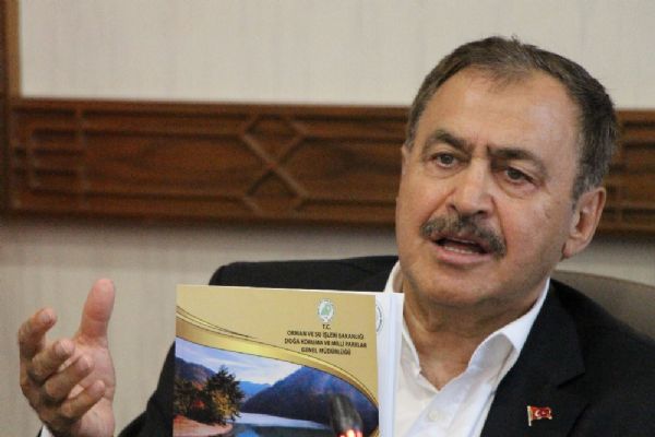 Veysel Eroğlu:'Temizse AK Parti'li, pislik götürüyorsa CHP'li belediyedir'