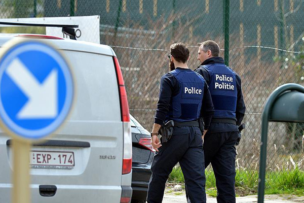 Brüksel'de bombalı araç paniği