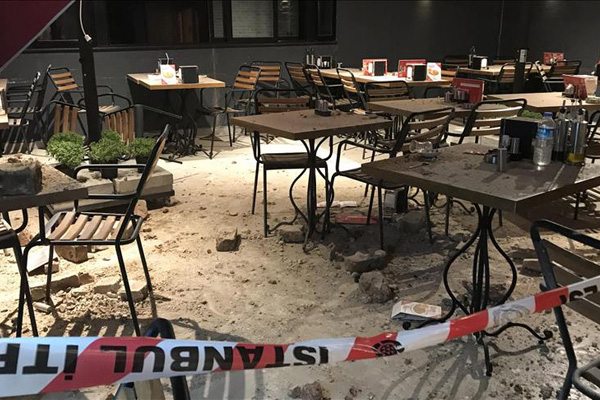 Beşiktaş'ta tarihi duvar çöktü