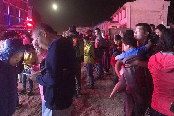 Çin'de deprem: 13 ölü, 175 yaralı