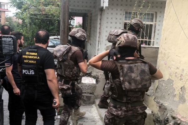 İstanbul'da hırsızlık çetesine Özel Harekat destekli operasyon:2 gözaltı