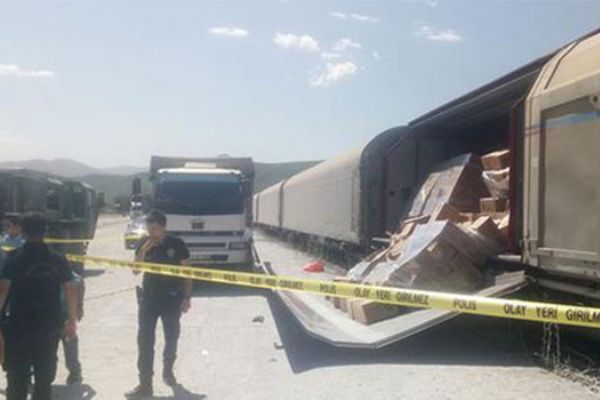 Tren vagon kapağı askerlerin üzerine düştü