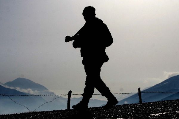 Bombalı araç imha edildi, 2 terörist öldürüldü