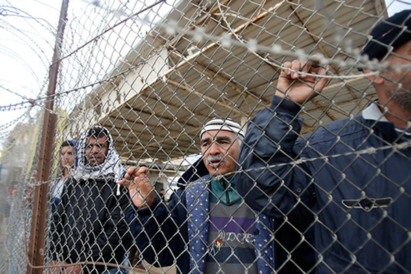 İsrail, Filistinlilerin oturma izinlerini iptal etti