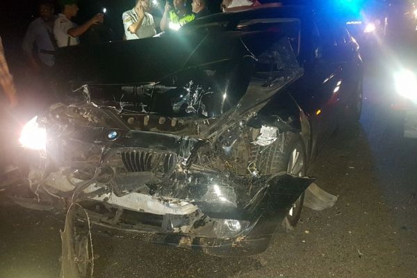 Otomobil minibüsle çarpıştı: 9kişi yaralandı