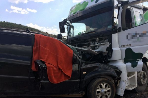 Denizli'de Süt tankeri ile cip çarpıştı: 1 ölü, 5 yaralı