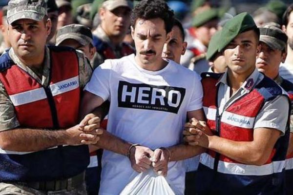 'Hero' tişörtü nedeniyle 5 görevli açığa alındı