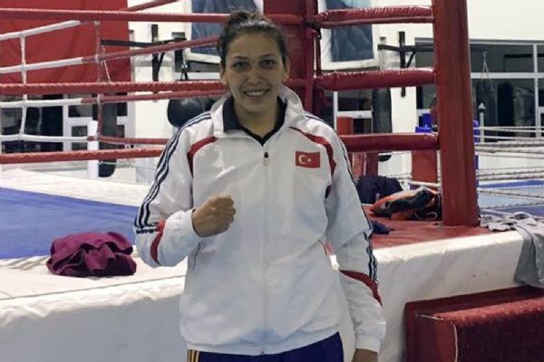 Milli boksör Elif Güneri finale yükseldi