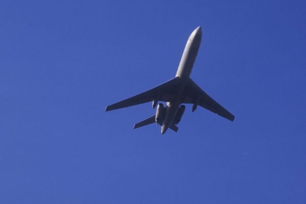 Rus askeri jetinden alçak uçuş