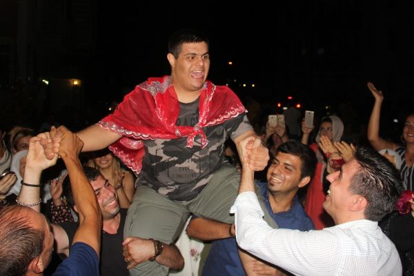 Adana'da down sendromlu çocuklarına asker kınası yaptılar