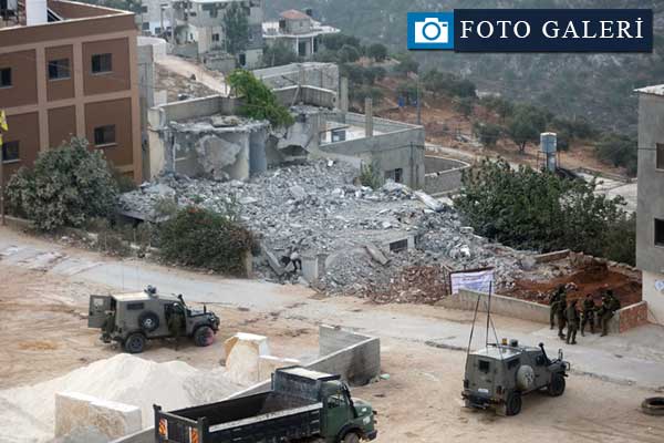 İsrail askerleri Filistinli 2 ailenin evini yıktı