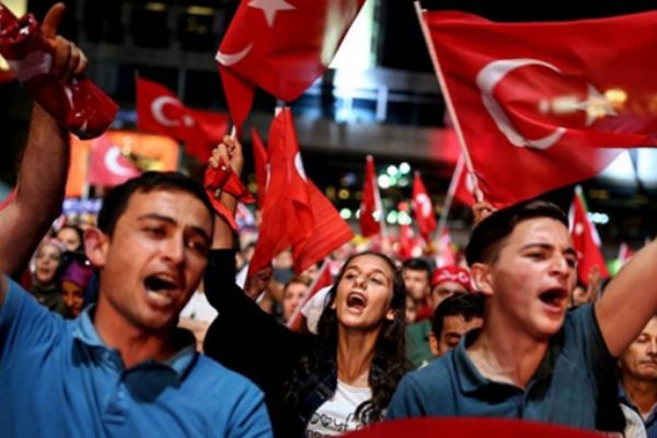 'Ölürüm Türkiyem' adlı şarkı Kürtçe'den mi çalıntı?