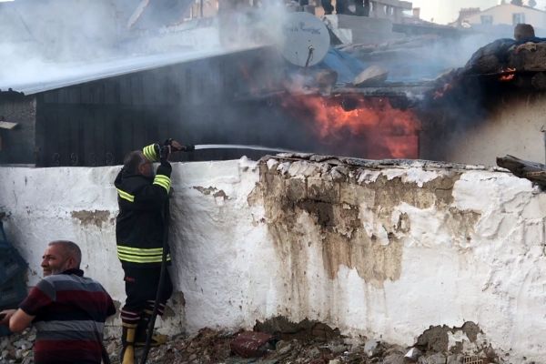 Konya'da çocukları yurda yerleştirilince çılgına döndü
