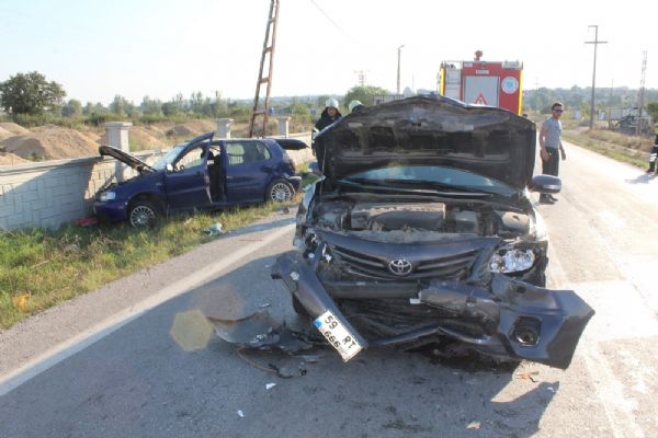 Tekirdağ'da İki otomobil çarpıştı: 4 yaralı
