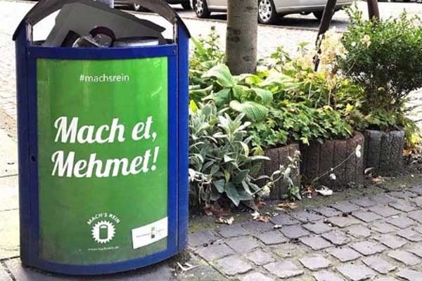 Almanya'da çöp kovalarına Türk isimleri yazıldı