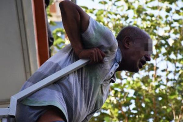 Malatya'da oturduğu 3'üncü kattaki evinin balkonundan atladı