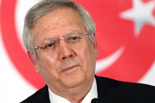 Aziz Yıldırım gözyaşlarını tutamadı