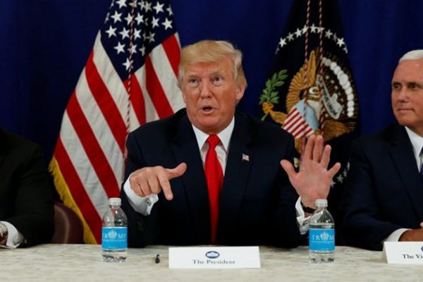 Donald Trump Putin'i resmen tiye aldı