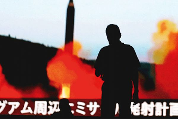 K. Kore'nin ateşlediği füze 17 saat 45 saniye sonra Guam'a düşecek