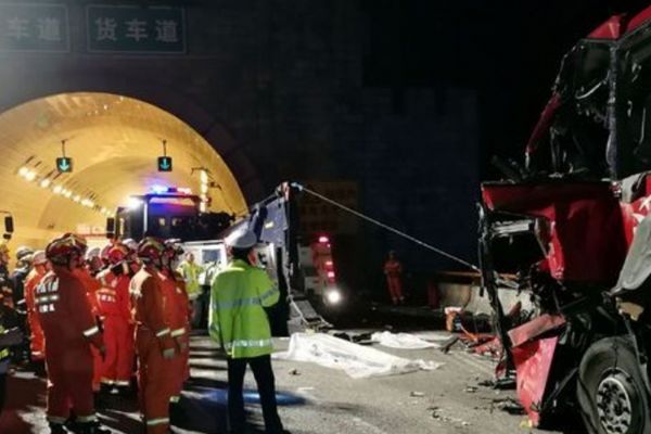 Çin'de otobüs kazası!