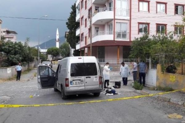 Hatay'da banka aracına soygun girişimi!  Yaralılar var...