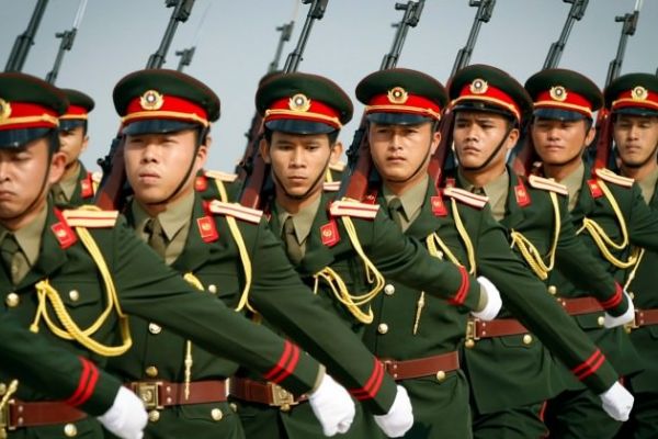 Laos'tanda neler oluyor? Askerler ülkeye girdi