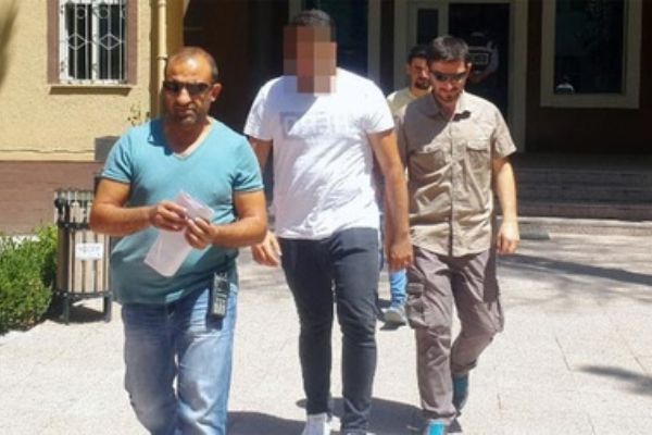 Niğde'de 'Hero' tişörtü giyen genç gözaltında