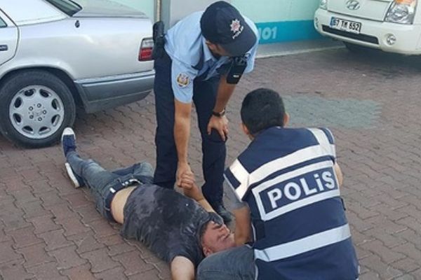 Zonguldak'ta alkol komasına giren adam ekipleri çileden çıkarttı