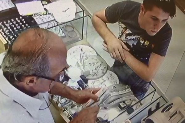 Tekirdağ'da kuyumcu dolandırıcısını Whatsapp grubu yakalattı