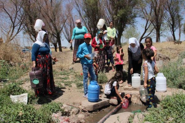 Diyarbakır'da 3 yıldır su taşıyorlar