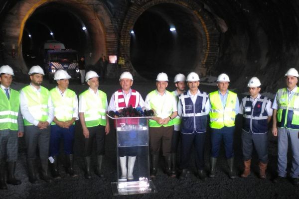 Kadir Topbaş Mecidiyeköy- Mahmutbey metro hattını inceledi